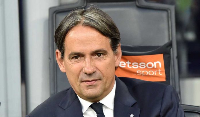 Simone Inzaghi menyaksikan laga timnya melawan Cagliari