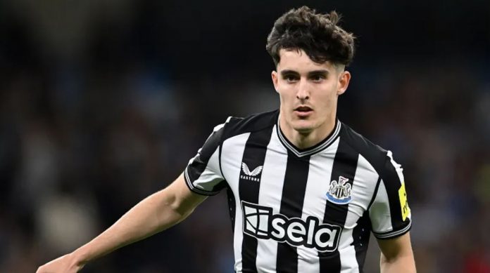 Tino Livramento pemain Newcastle United