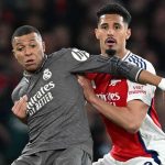 William Saliba mengawal Kylian Mbappe di laga Arsenal vs Real Madrid