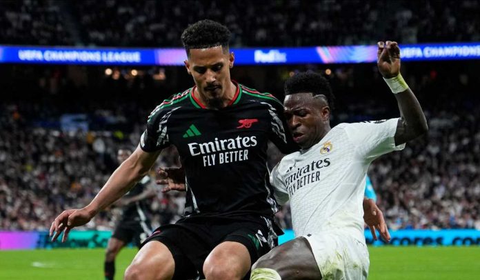 William Saliba mengawal Vinicius Junior di laga Real Madrid vs Arsenal