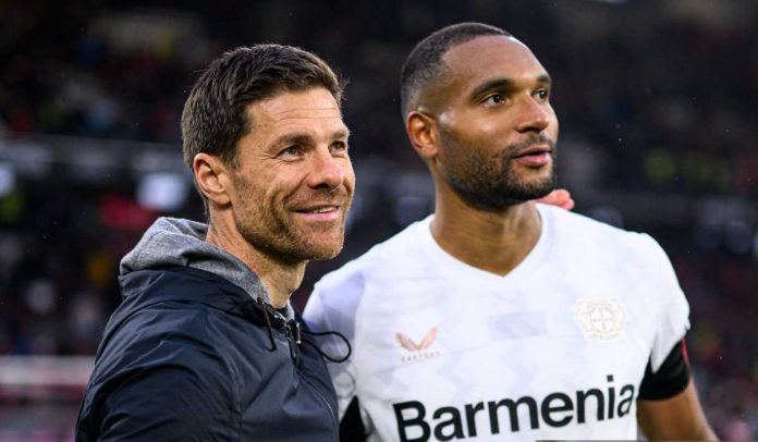 Xabi Alonso bersama Jonathan Tah usai laga Freiburg vs Bayer Leverkusen