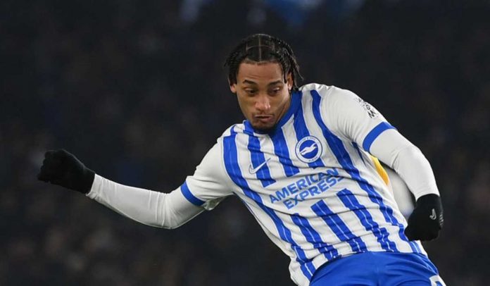 Aksi Joao Pedro mencoba menendang bola ke gawang Chelsea