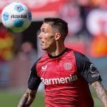 Alejandro Grimaldo menguasai bola di laga Bayer Leverkusen