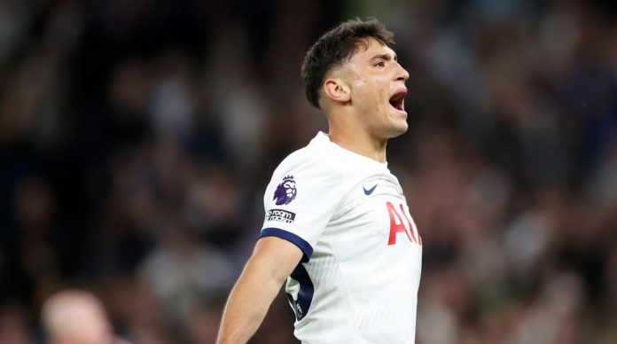 Alejo Veliz pemain Tottenham Hotspur