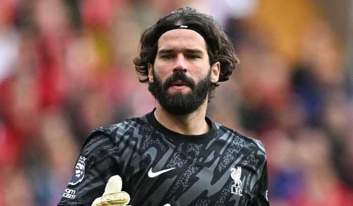 Alisson Becker di laga Crystal Palace vs Liverpool