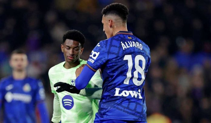 Alvaro Rodriguez bersama Alejandro Balde di laga Getafe vs Barcelona