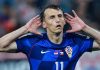 Ante Budimir merayakan golnya untuk Kroasia