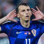Ante Budimir merayakan golnya untuk Kroasia