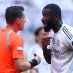 Antonio Rudiger berbicara dengan wasit di Piala Dunia Antar Klub FIFA