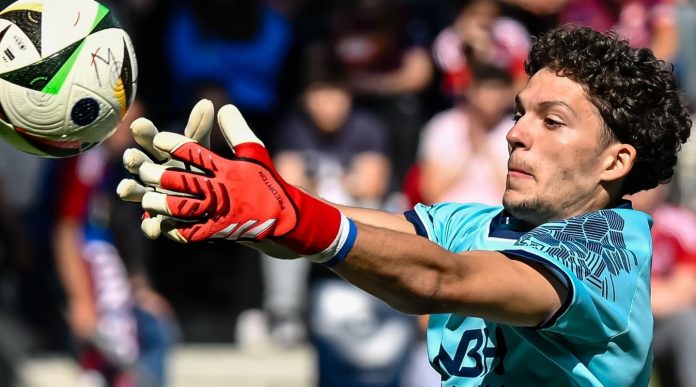 Armin Pecsi pemain baru Liverpool