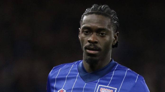Axel Tuanzebe resmi gabung ke Burnley dari Ipswich Town