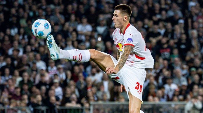 Benjamin Sesko pemain RB Leipzig