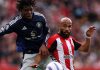 Bryan Mbeumo berebut bola dengan Patrick Dorgu
