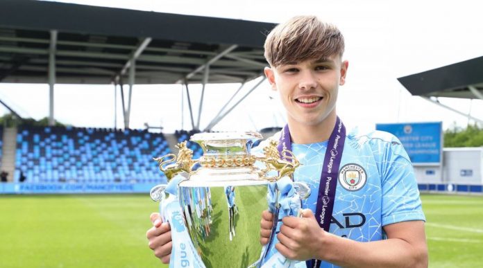 Callum Doyle bek muda Manchester City