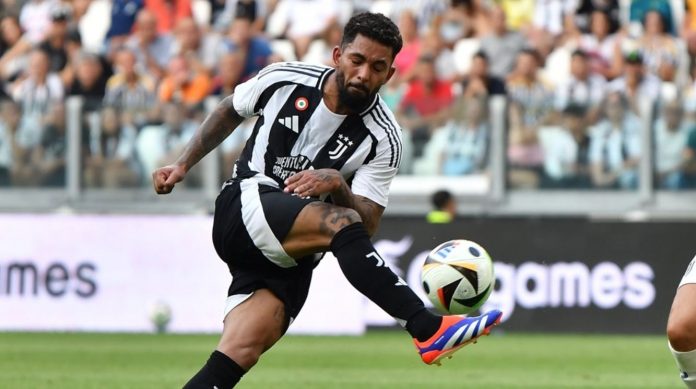 Douglas Luiz pemain Juventus