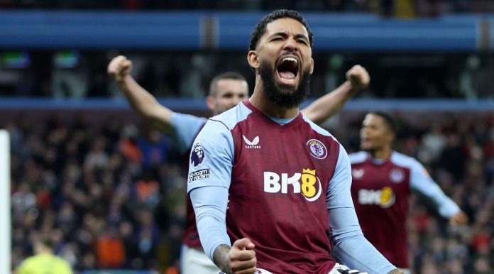 Douglas Luiz saat masih membela Aston Villa