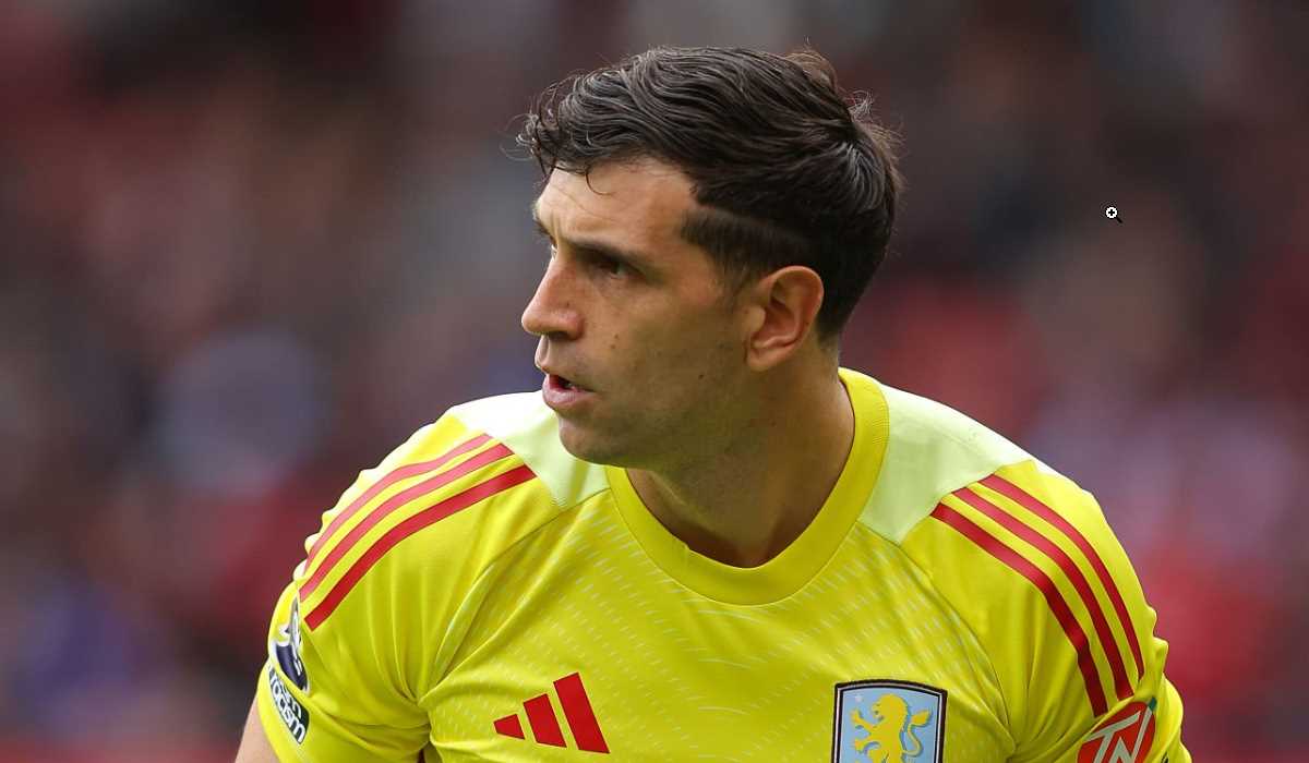 Emiliano Martinez di laga Manchester United vs Aston Villa