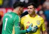 Emiliano Martinez ditenangkan Altay Bayindir usai kena kartu merah