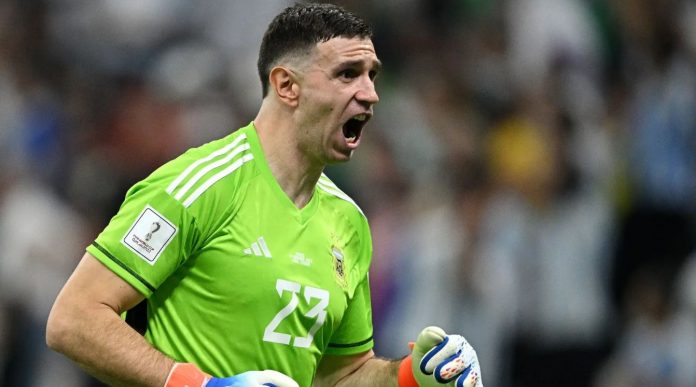 Emiliano Martinez kiper Aston Villa