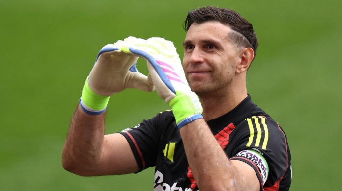 Emiliano Martínez pemain Aston Villa