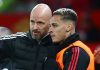 Erik ten Hag memberikan instruksi taktis ke Antony