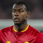 Evan Ndicka pemain AS Roma