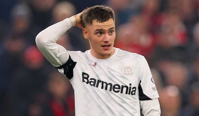 Florian Wirtz menggaruk kepala di laga Liverpool vs Bayer Leverkusen Florian Wirtz menggaruk kepala di laga Liverpool vs Bayer Leverkusen