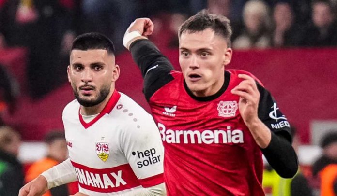 Florian Wirtz menggiring bola di laga Bayer Leverkusen vs VfB Stuttgart