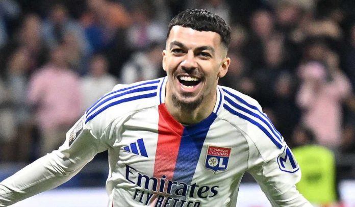 Georges Mikautadze merayakan golnya untuk Lyon
