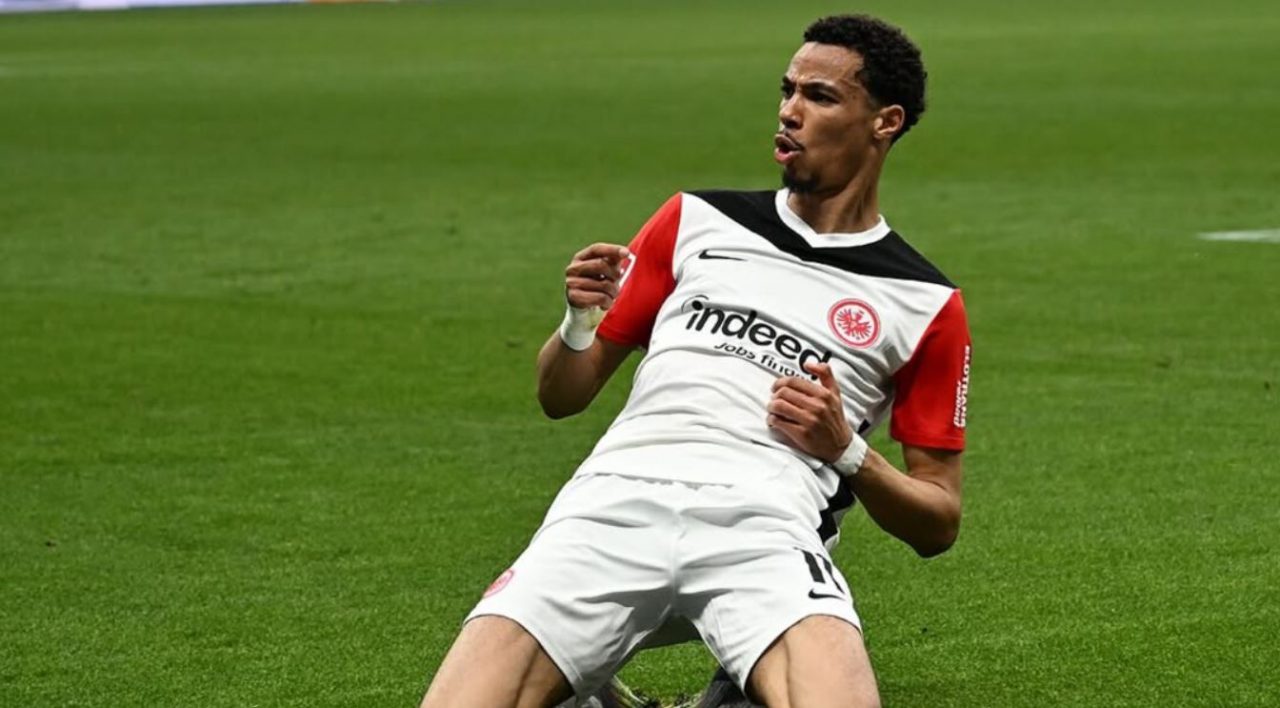 Hugo Ekitike pemain Eintracht Frankfurt