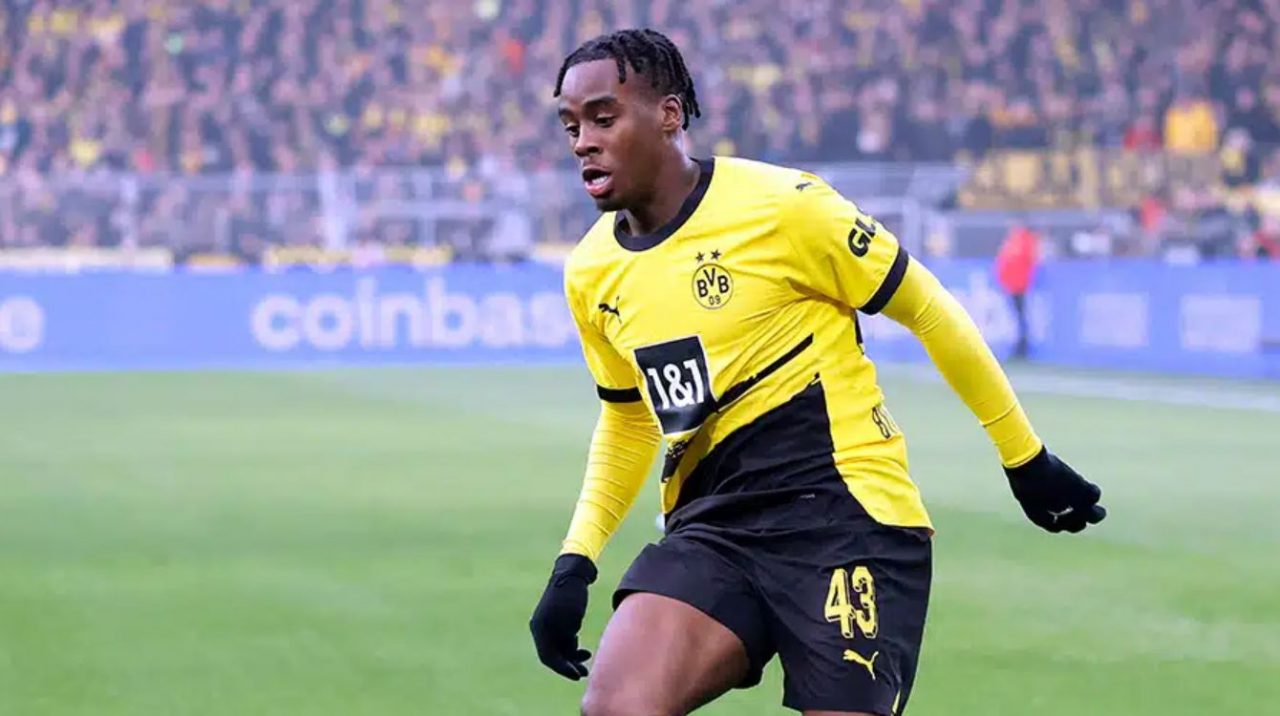 Jamie Gittens pemain Borussia Dortmund