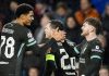 Jarrel Quansah merayakan gol Harvey Elliot