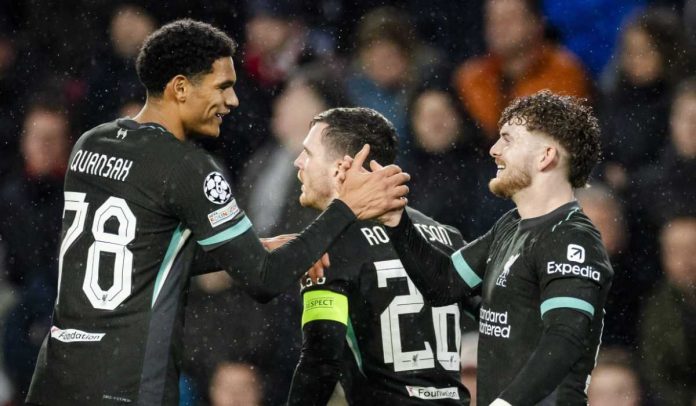 Jarrel Quansah merayakan gol Harvey Elliot