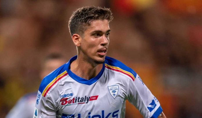 Joan Garcia saat bermain untuk Lecce