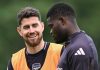 Jorginho dan Thomas Partey berbicara di sesi latihan Arsenal