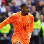Mike Maignan di laga Prancis vs Spanyol
