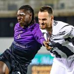 Moise Kean berduel dengan Federico Gatti