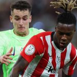 Nico Williams melindungi bola dari Gavi di laga Athletic Club de Bilbao vs Barcelona