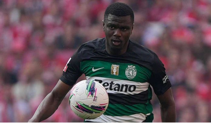 Ousmane Diomande mengontrol bola di laga Sporting vs Benfica