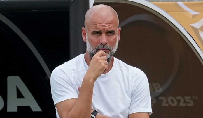 Pep Guardiola mengawasi pertandingan Manchester City vs Juventus