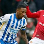 Pervis Estupihan berebut bola dengan Noussair Mazraoui