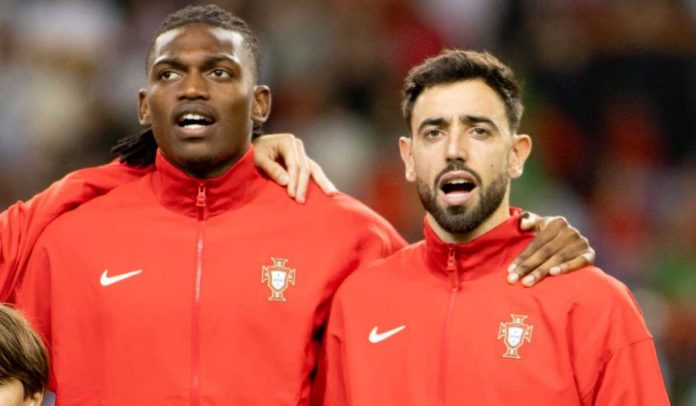 Rafael Leao dan Bruno Fernandes bersama di timnas Portugal