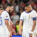 Rayan Cherki tertunduk bersama Kylian Mbappe usai Spanyol mencetak gol
