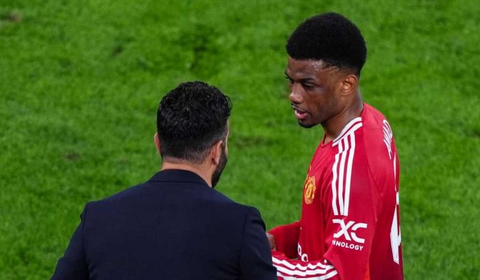 Ruben Amorim memberi instruksi Amad Diallo