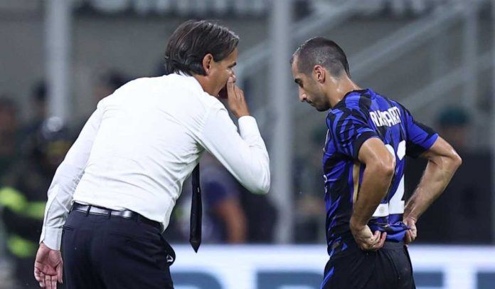 Simone Inzaghi berbicara dengan Henrikh Mkhitaryan