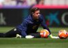 Ter Stegen dalam sebuah sesi latihan Barcelona
