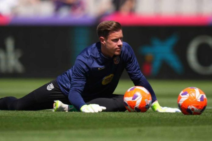 Ter Stegen dalam sebuah sesi latihan Barcelona