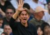 Thomas Frank memberi instruksi para pemain Brentford