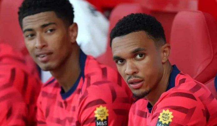 Trent Alexander Arnold duduk di bench bersama Jude Bellingham