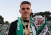 Victor Gyokeres mengangkat trofi Portuguese Cup